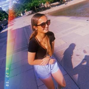 Meet your Posher, Christina